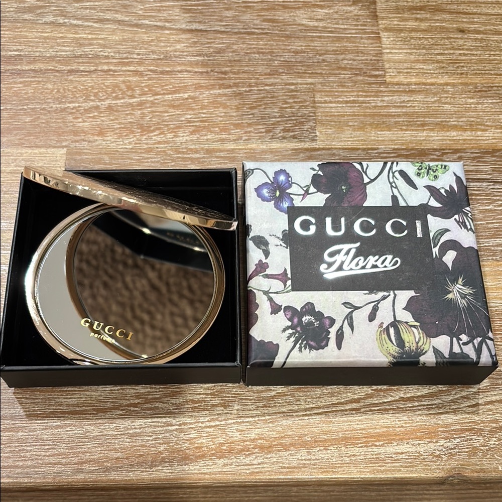GG Gold Compact Mirror - Picture 2 of 3